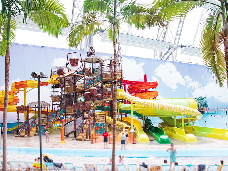 Wasserspielplatz Jungle Splash mit Wasserrutschen an der Südsee
